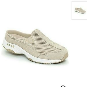 Easy Spirit "Traveltime"